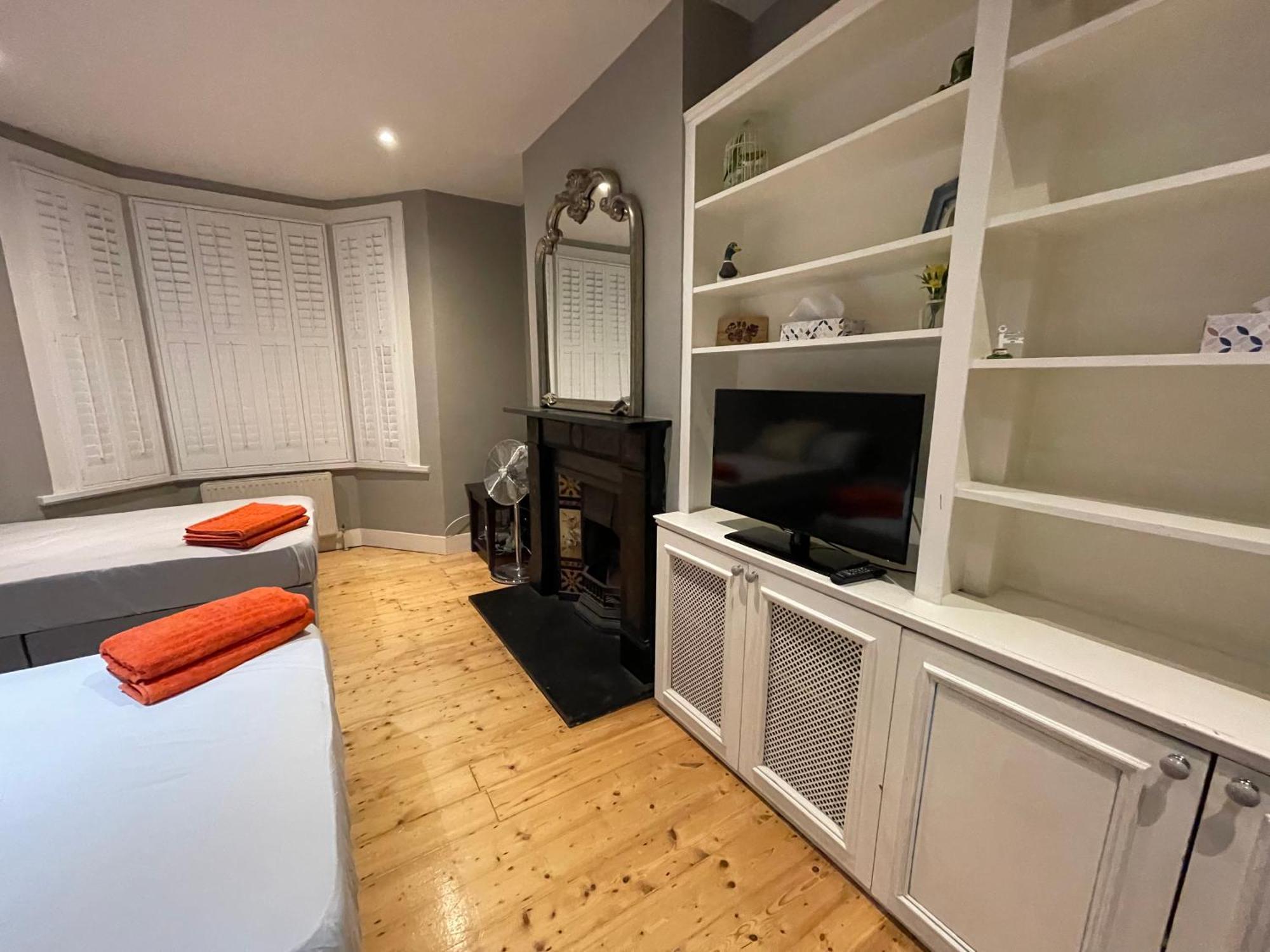 Home In Greenwich Near The O2 런던 외부 사진